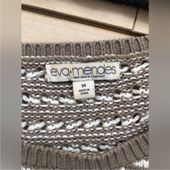 Eva Mendes Women’s Sweater size medium - Picture 3 of 4